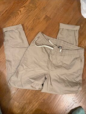 Vuori Women's Cargo Jogger Pants - Light Tan